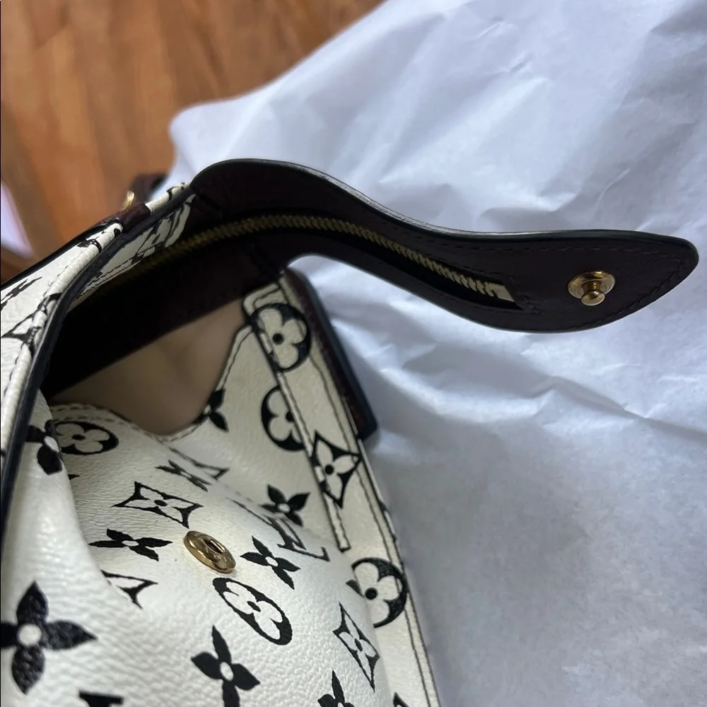 Louis Vuitton Limited Edition Cream and Brown Monogram Crossbody Bag - Picture 6 of 13